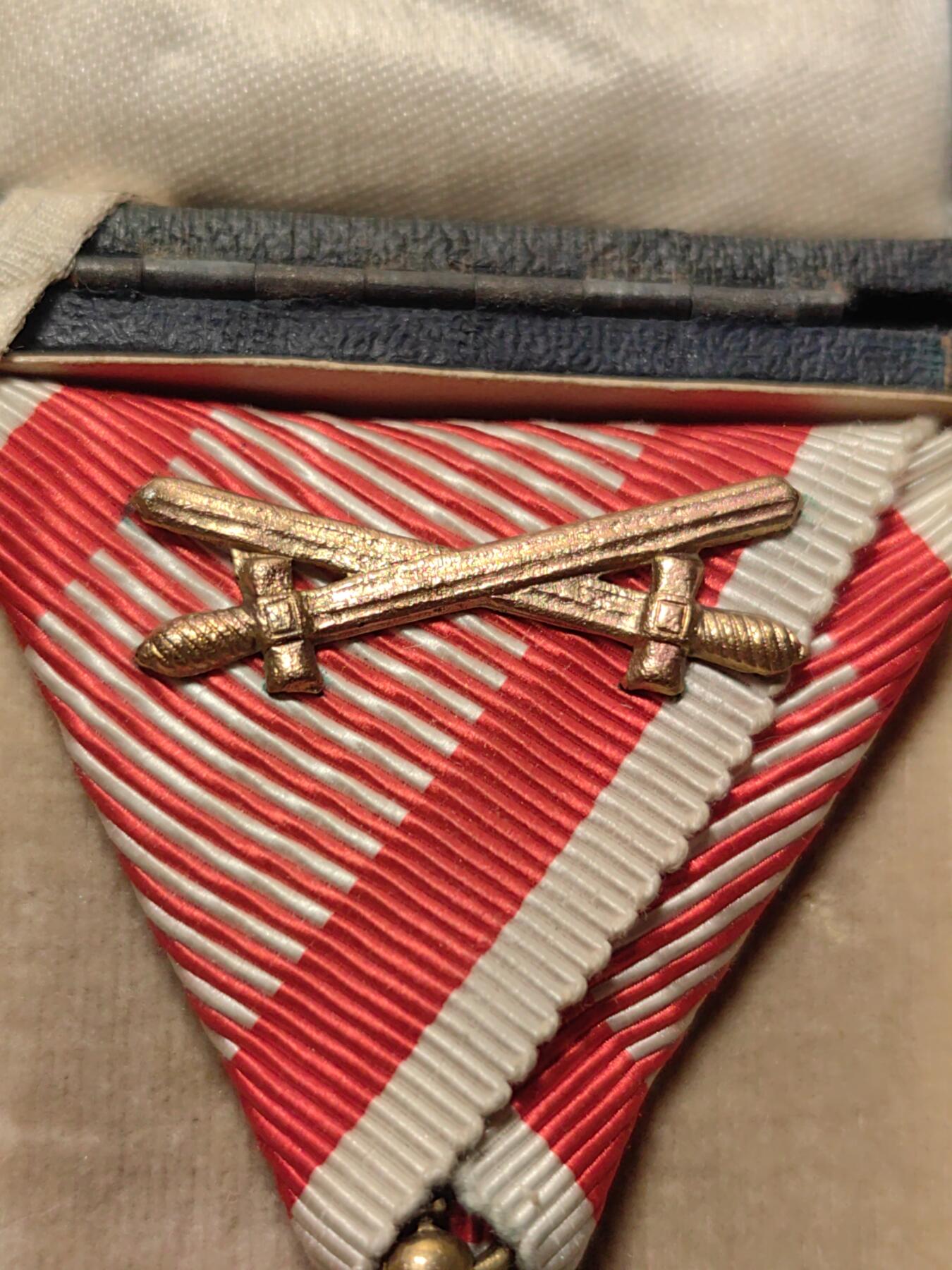 靖甫拍卖第九场 奥匈金级带冠功勋十字勋章带原盒