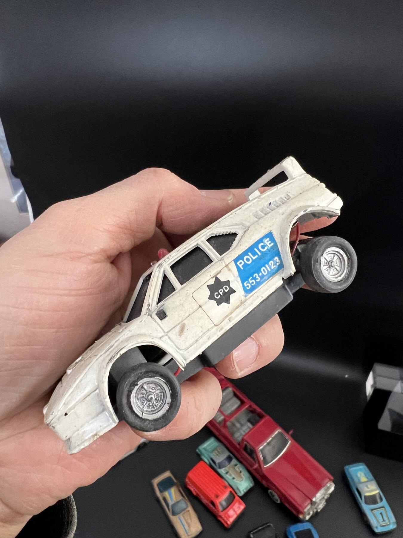 零元拍： 十台90年代老古董小车模型，大部分为合金车，品相全部为战损级别。