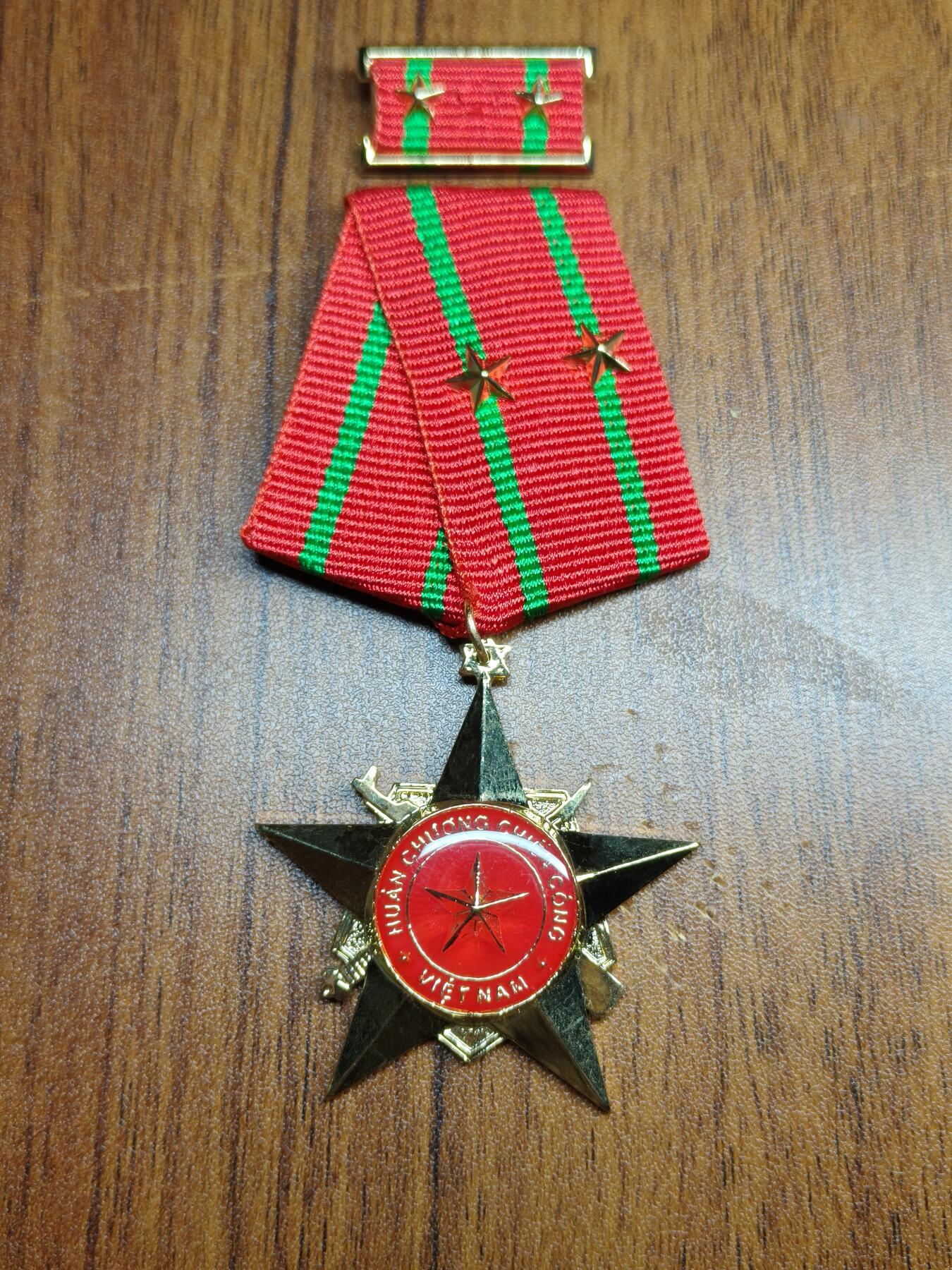 蜀地medal 2026春季精品专场 第5场 越南二级战斗功勋勋章 勋章授予为人民武装力量 建设 和国防力量加强作出重大贡献的单位和个人