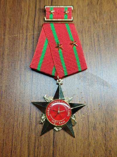 蜀地medal 2026春季精品专场 第5场 - 越南二级战斗功勋勋章 勋章授予为人民武装力量 建设 和国防力量加强作出重大贡献的单位和个人