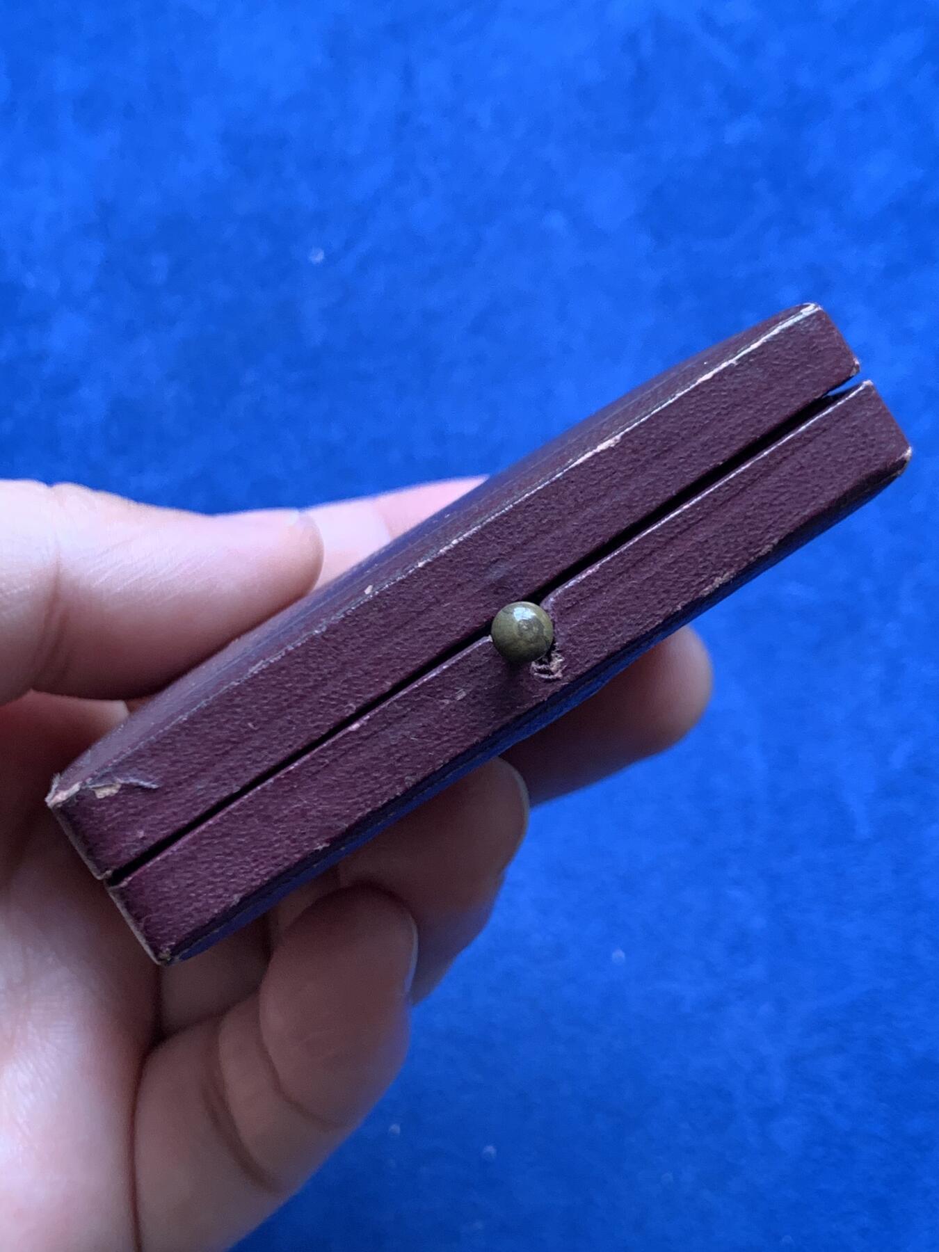 《竞宝斋》第477场 周日，周一 2场连拍 （全场包邮）欢迎送拍 法国勒阿弗尔市镀银铜章 玛丽安娜头像 29.1克 40.7mm 三角铜标 带盒