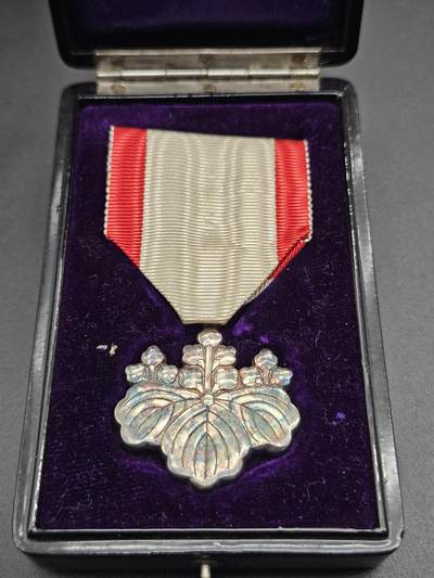 0元起拍勋章 第344期 咸鱼国勋章拍卖专场 4月8日（周三）下午6：00开始 - 明治白叶章银制带盒