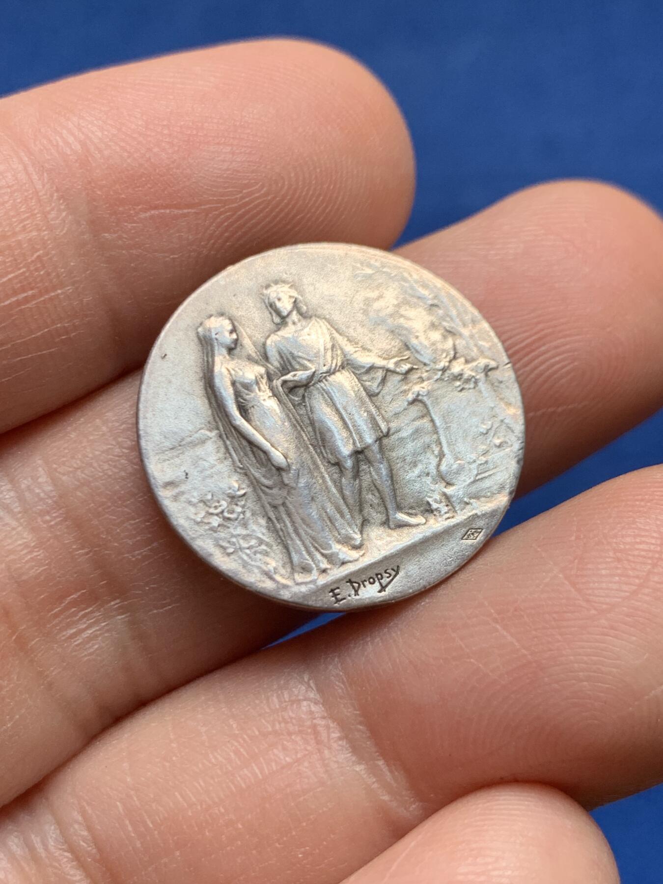 《竞宝斋》第477场 周日，周一 2场连拍 （全场包邮）欢迎送拍 名家名作 法国天使婚礼银章 5.15克 21.8mm 丰饶角银标