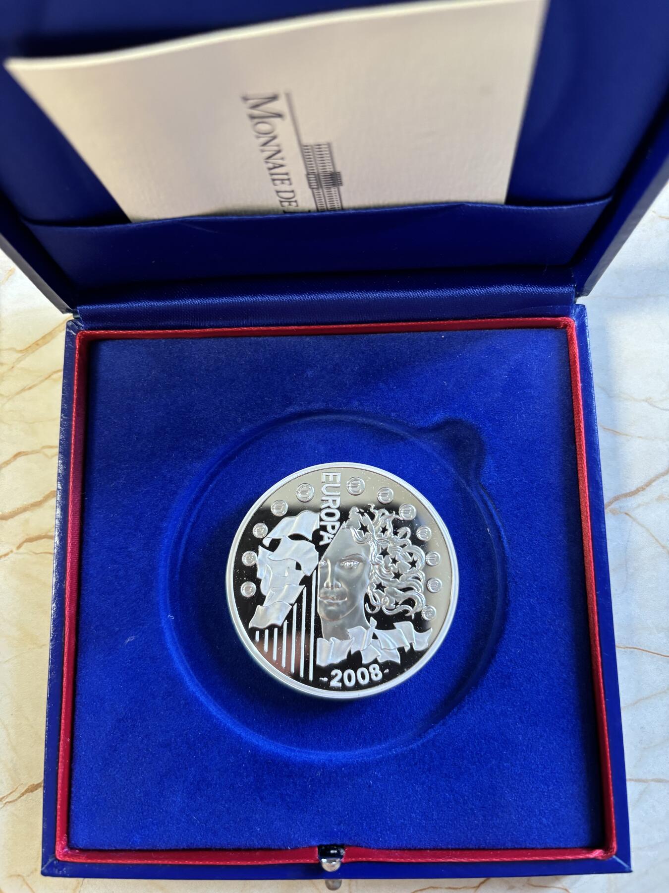 第197期拍卖 法国2008年欧盟轮值主席国5盎司加厚精制纪念银币，950银，发行500枚，没有塑料盒，有氧化点
