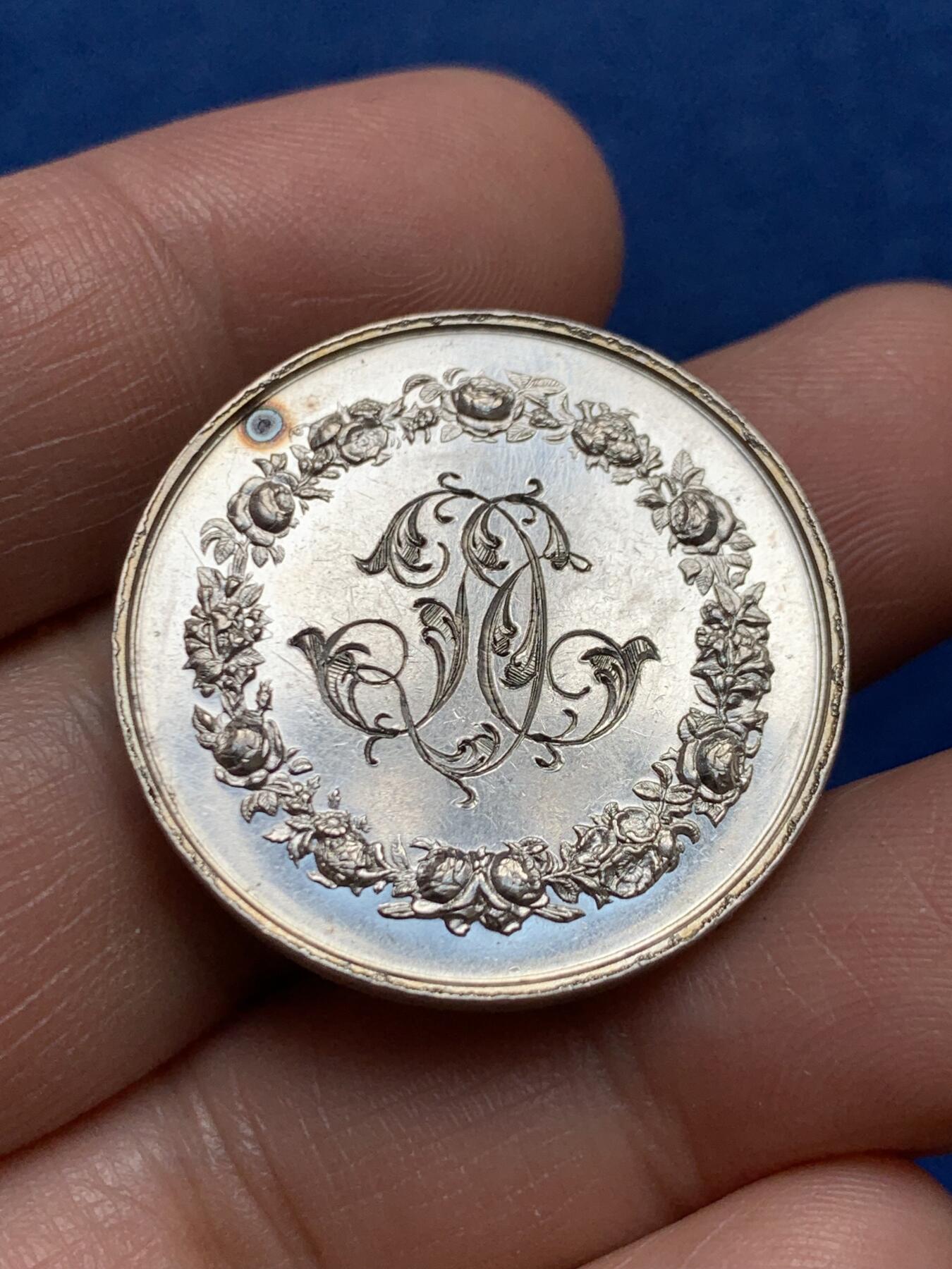 《竞宝斋》第477场 周日，周一 2场连拍 （全场包邮）欢迎送拍 法国1881结婚纪念银章 30.2mm 12.25克 烟斗银标