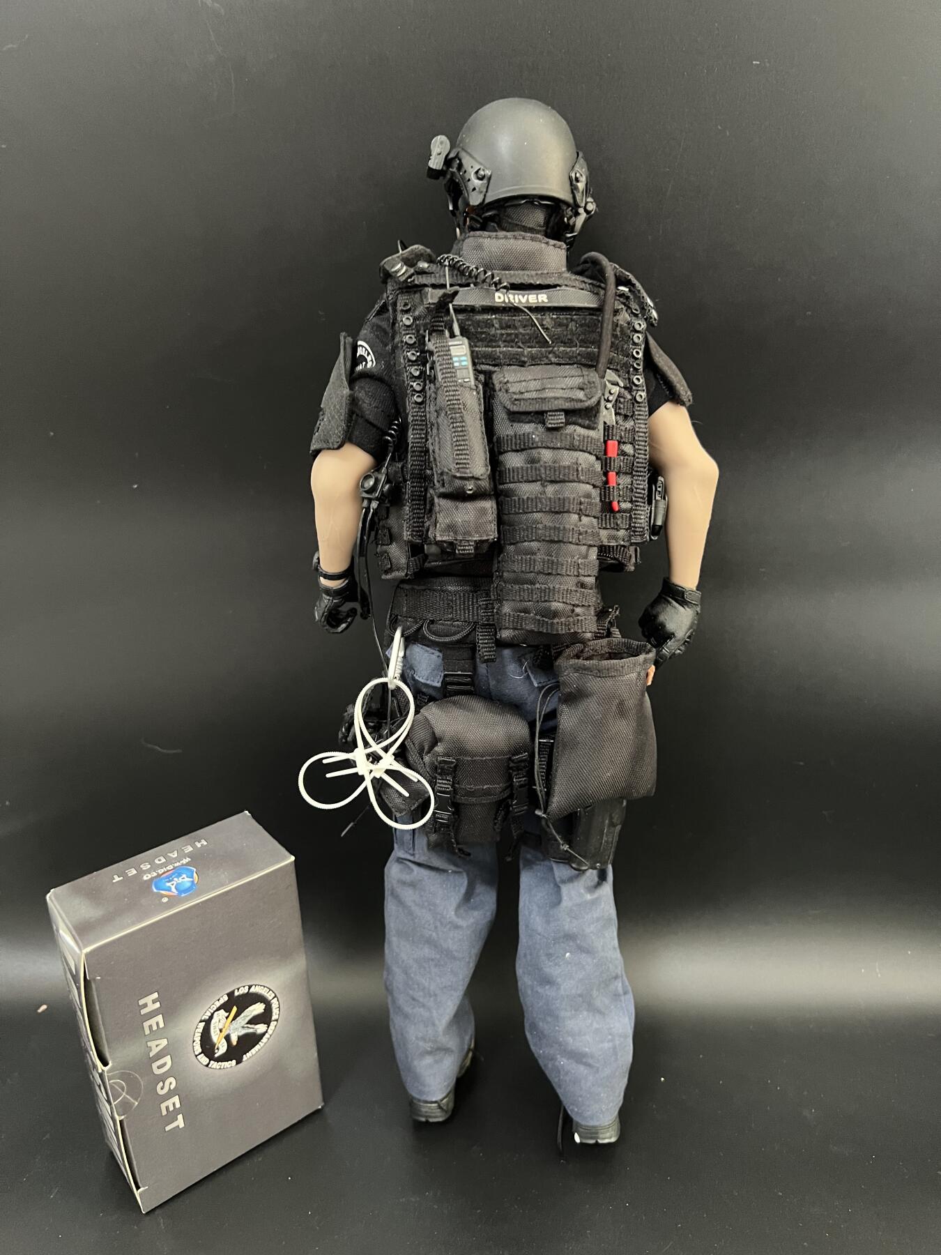 零元拍：DID 1/6。会场Swat 包胶胳膊   再送一只原装DID耳机，全部都组在身上了 所见即所得