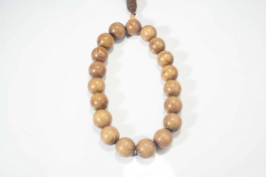 上海都达杂项专场六十六【全场包邮】 天然金丝楠木2.0手持圆珠手串 附鉴定证书63-312