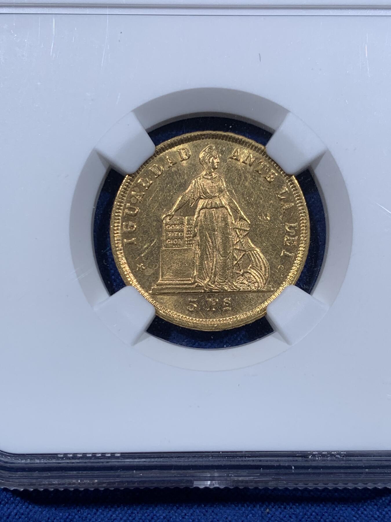 《竞宝斋》第477场 周日，周一 2场连拍 （全场包邮）欢迎送拍 亚军分 NGC MS62 智利 1872SO 5比索 NGC入盒个位数，仅发行23000枚，稀缺少见，收藏南美金币的性价比之选 900金 7.62克