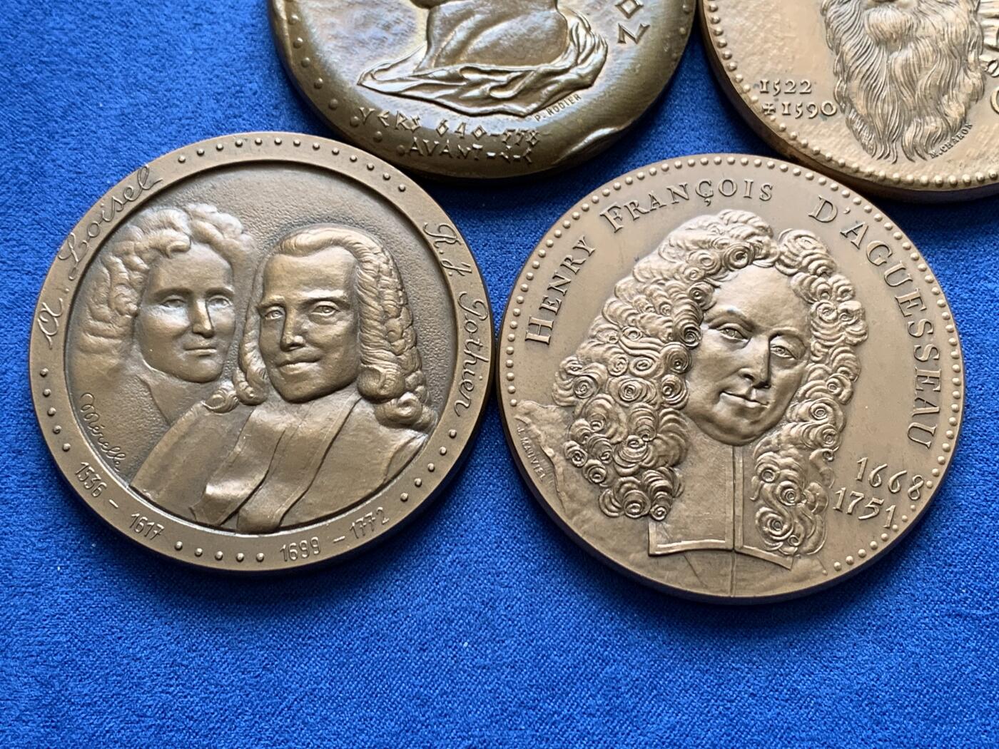 《竞宝斋》第477场 周日，周一 2场连拍 （全场包邮）欢迎送拍 四枚一组 法国信托投资局纪念大铜章 总重518克 直径约为59mm