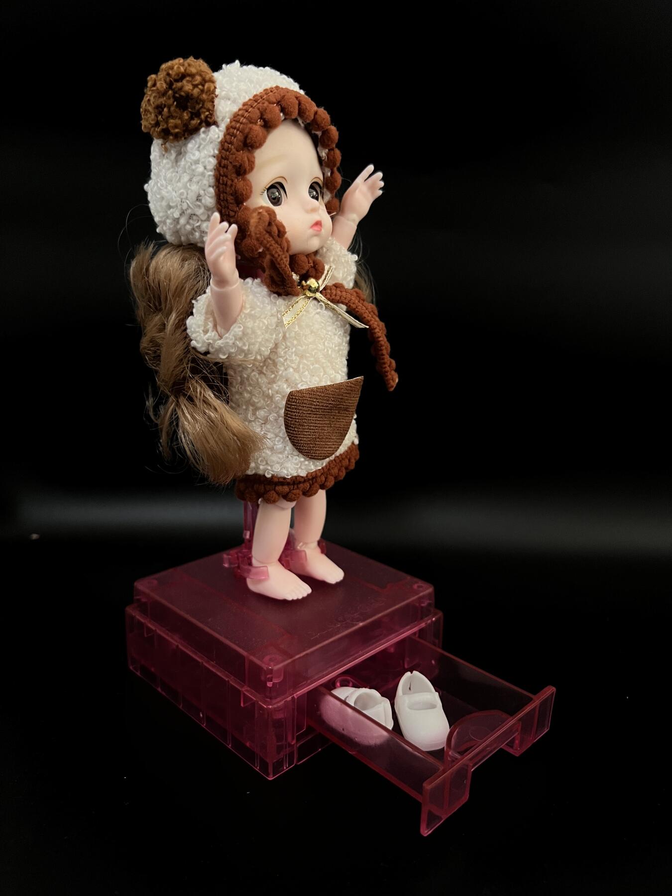 零元拍：正版食玩叮小马娃娃，可动素体，无瑕疵。积木格纳库收纳箱，底部抽屉可开，内含糖果一枚，购于伊藤洋华堂。高21.5CM（格纳库）无包装盒。