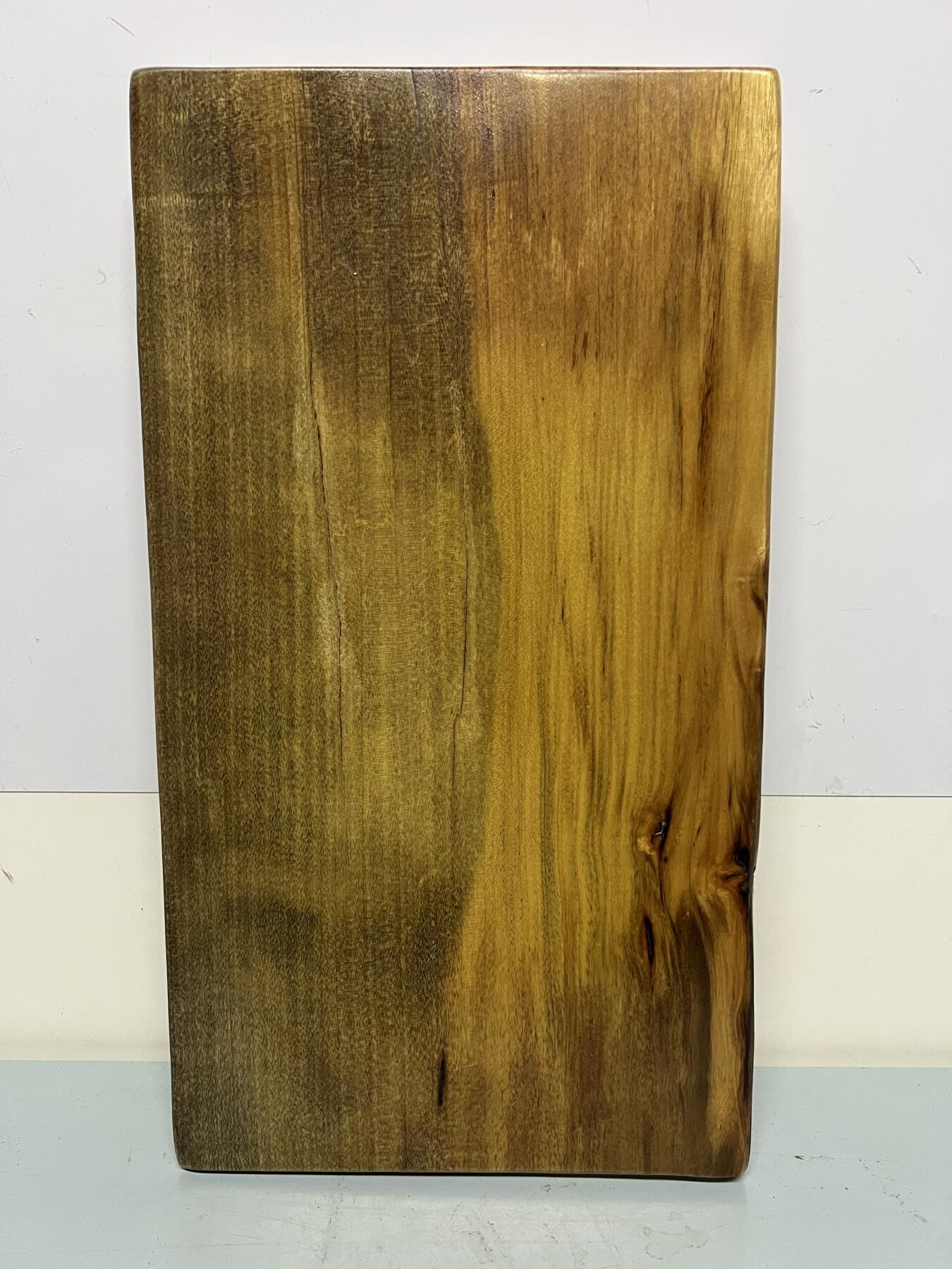 零元拍：NO5-9金丝楠干泡台茶盘 金光闪闪。尺寸约：38/21/3CM。  天然木料有裂，有瑕疵，介意勿拍。