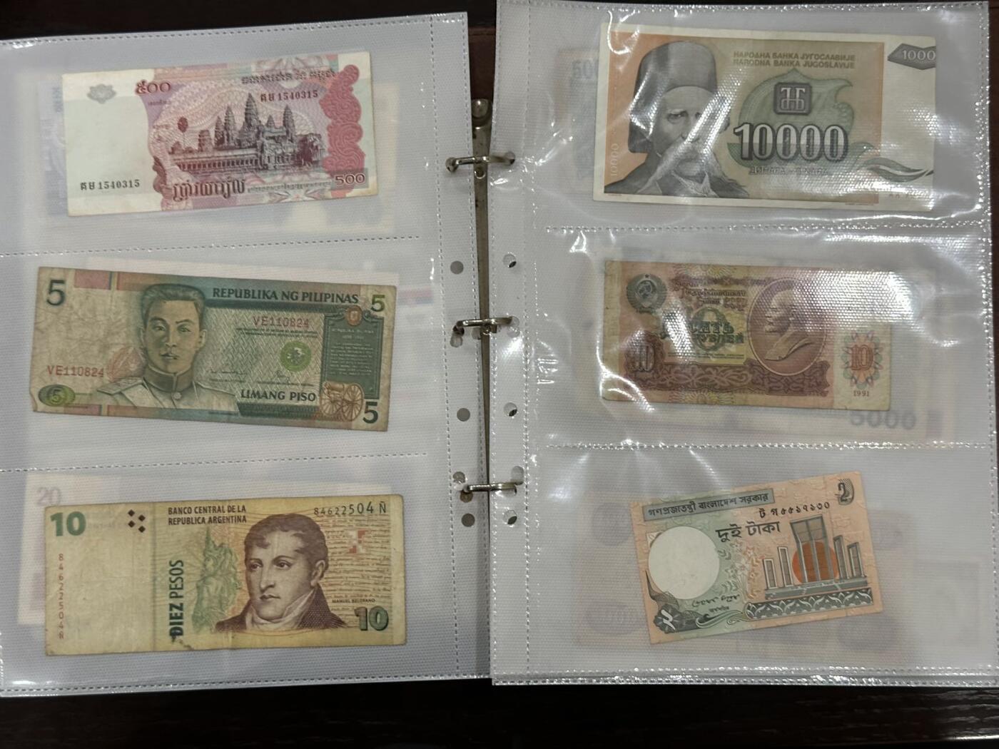 丙午马年四月第二场 。本期更新各类稀有品种 高级纸币硬币收藏册，容量大。一页30枚硬币，九页39张纸币，三版、四班币、俄罗斯、伊朗、朝鲜、瑞士、阿联酋、南斯拉夫、苏联古巴、伊拉克、菲律宾等国