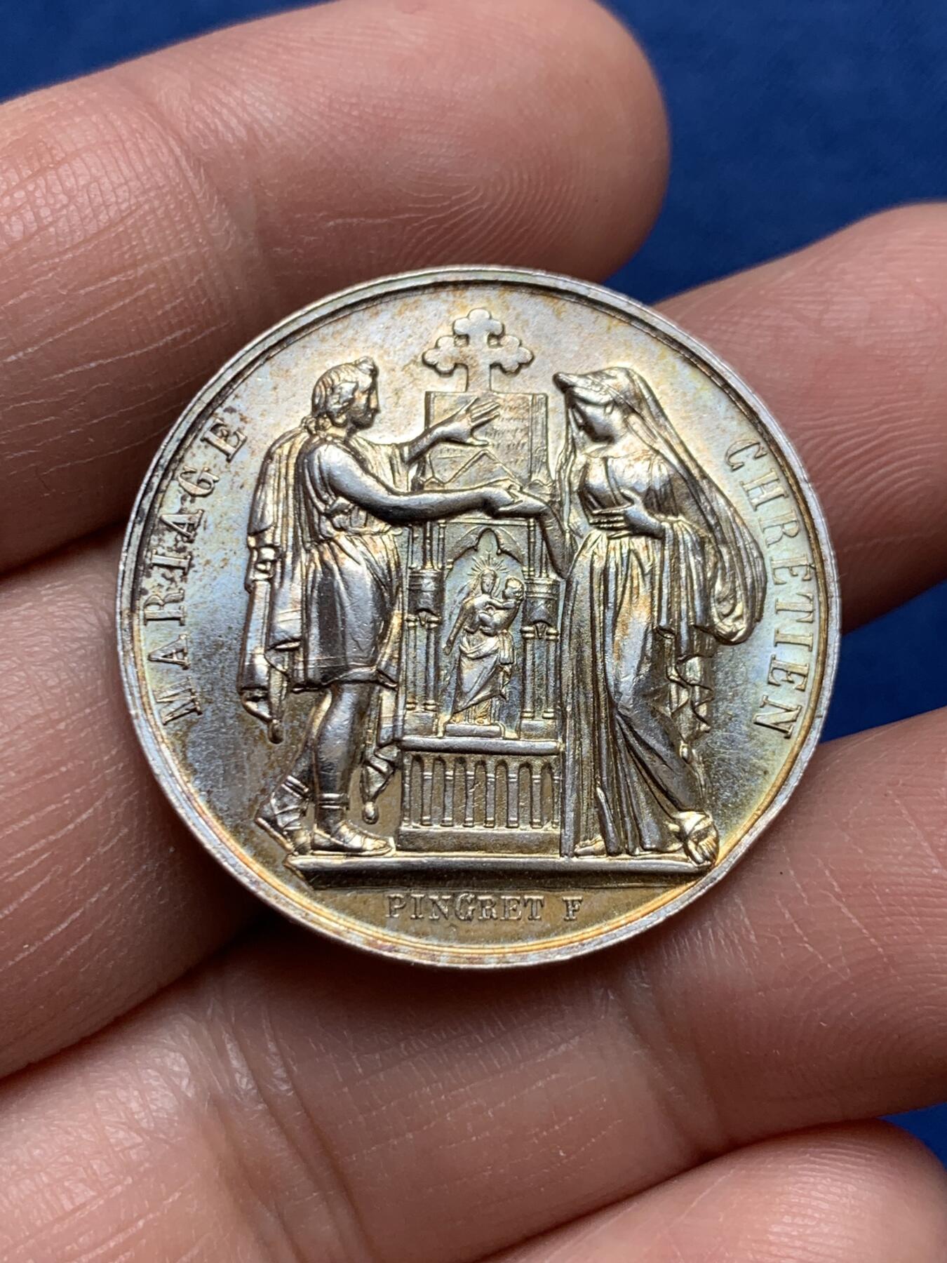 《竞宝斋》第477场 周日，周一 2场连拍 （全场包邮）欢迎送拍 法国1881结婚纪念银章 30.2mm 12.25克 烟斗银标