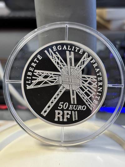 法国2009年巴黎埃菲尔铁塔120周年5盎司加厚银币，950银，163.8克，发行1000枚，塑料盒有裂痕