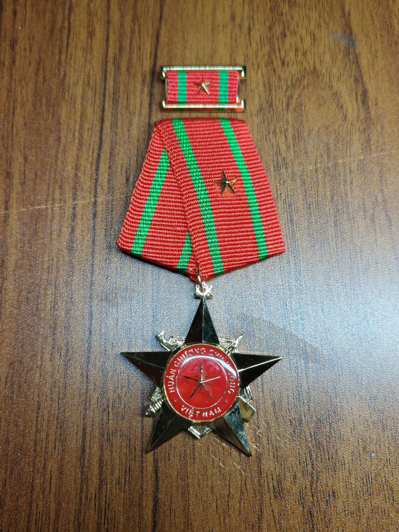 蜀地medal 2026春季精品专场 第5场 越南三级战斗功勋勋章 勋章授予为人民武装力量 建设 和国防力量加强作出重大贡献的单位和个人