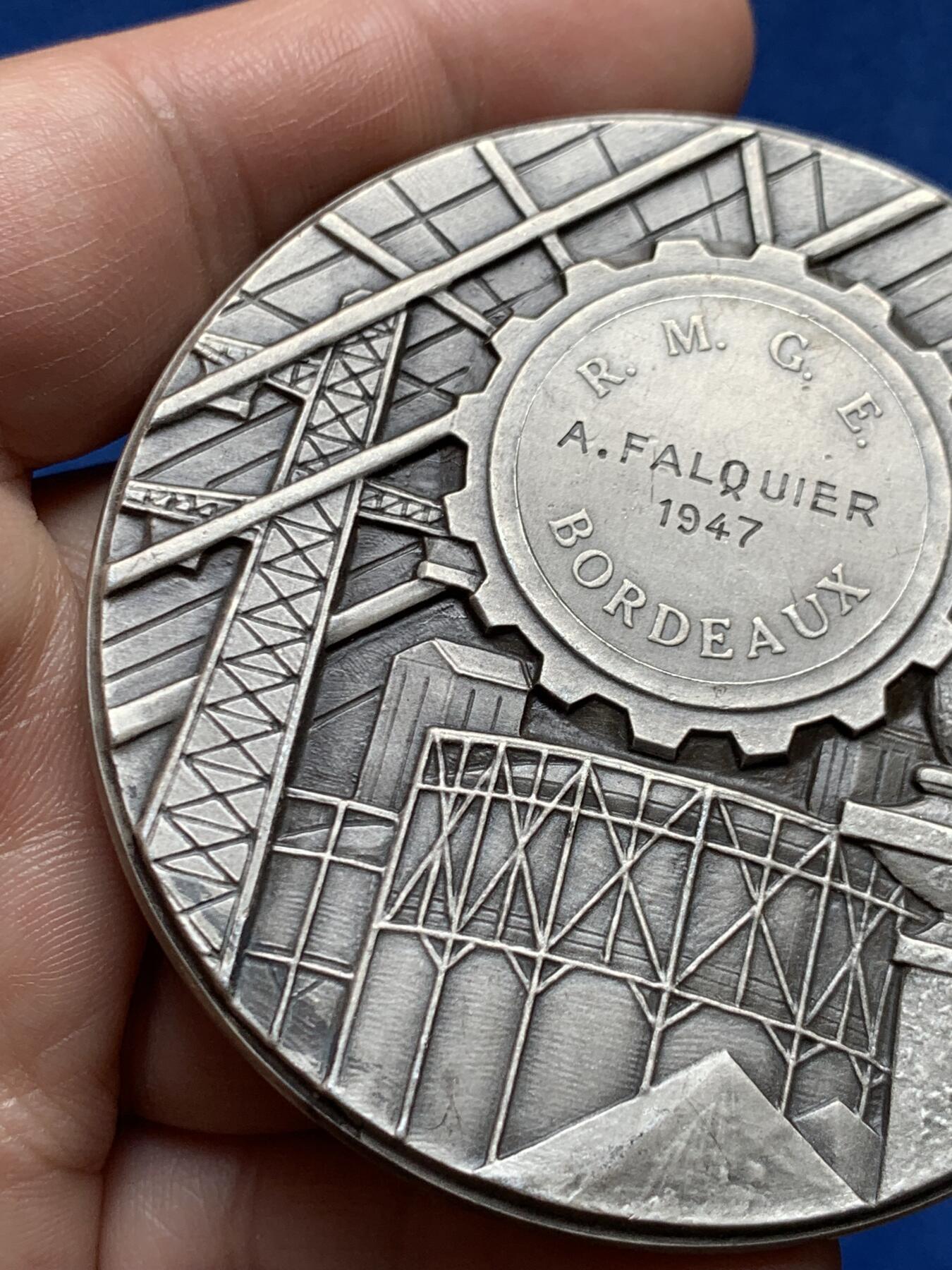 《竞宝斋》第477场 周日，周一 2场连拍 （全场包邮）欢迎送拍 法国波尔多地区电力协会纪念镀银铜章 173.6克 67.7mm 丰饶角铜标