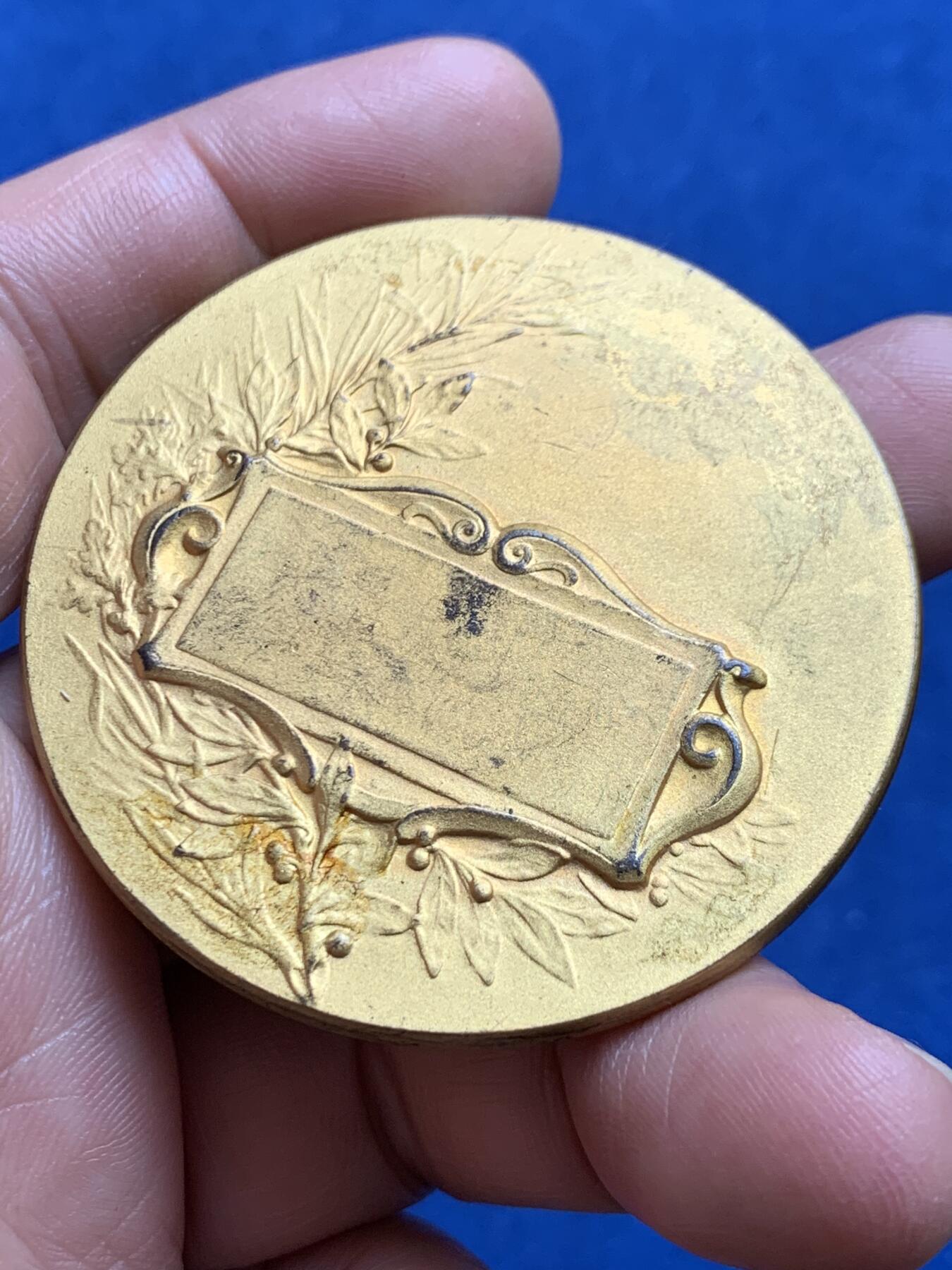 《竞宝斋》第477场 周日，周一 2场连拍 （全场包邮）欢迎送拍 法国园艺协会镀金铜章 73.1克 54.2mm 铜标边铭 带盒