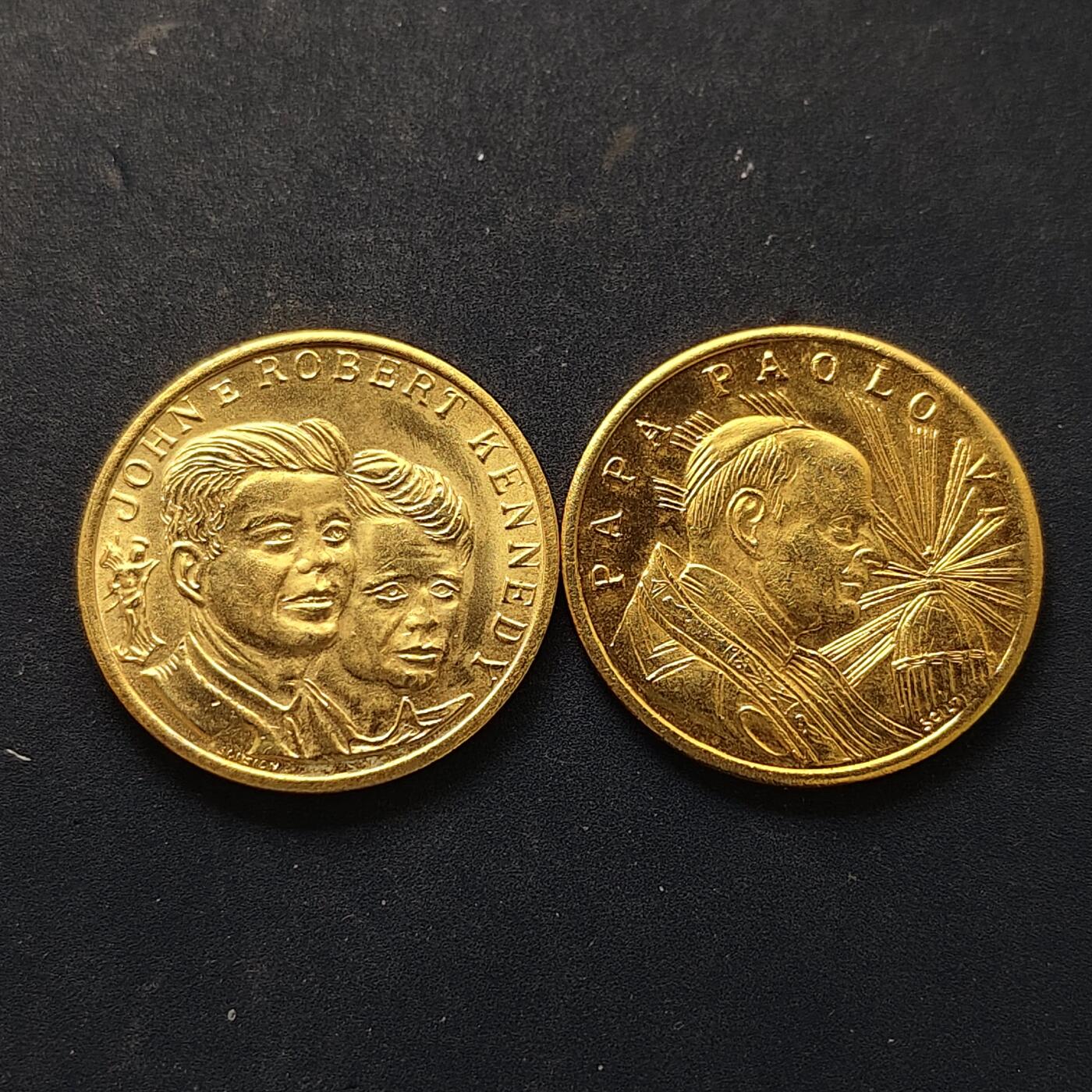 【全场包邮】纯粹捡漏拍518场 【纪念章】梵蒂冈纪念章2枚一组-肯尼迪+教皇