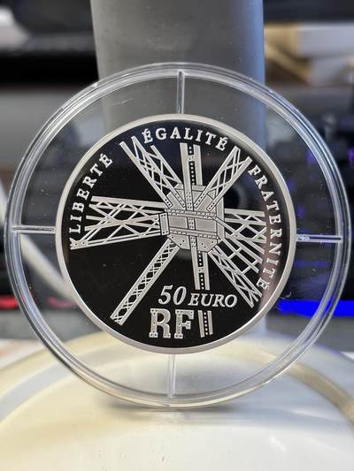 法国2009年巴黎埃菲尔铁塔120周年5盎司加厚银币，950银，163.8克，发行1000枚，塑料盒有裂痕