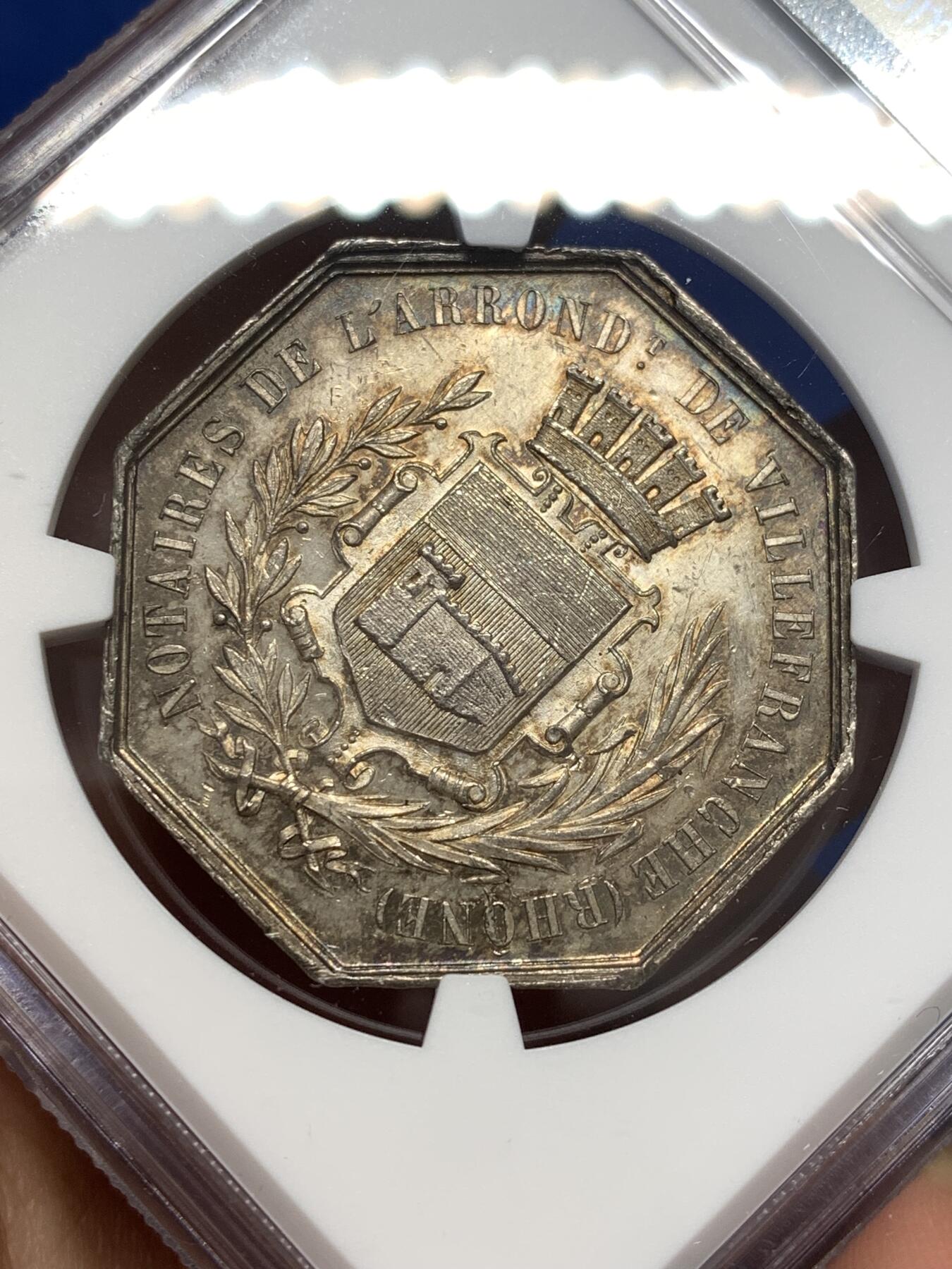 《竞宝斋》第477场 周日，周一 2场连拍 （全场包邮）欢迎送拍 NGC MS62 法国维埃纳自由城公证人公会八角银质代币，底部签名BRONZ.GALE.F是雕刻师Gale的签名标识，正面为坐姿正义女神/法律女神浮雕，手持法典与天平。