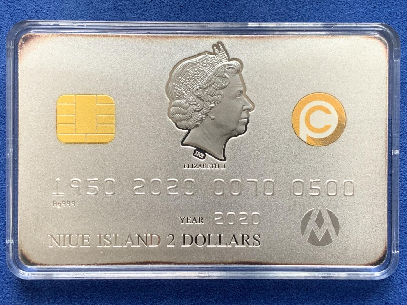 《竞宝斋》第477场 周日，周一 2场连拍 （全场包邮）欢迎送拍 纽埃2020年信用卡70周年（powercoin特别版）2元反精制方形银币 46.46克 1.5盎司 999银 发行量100枚 盒证全