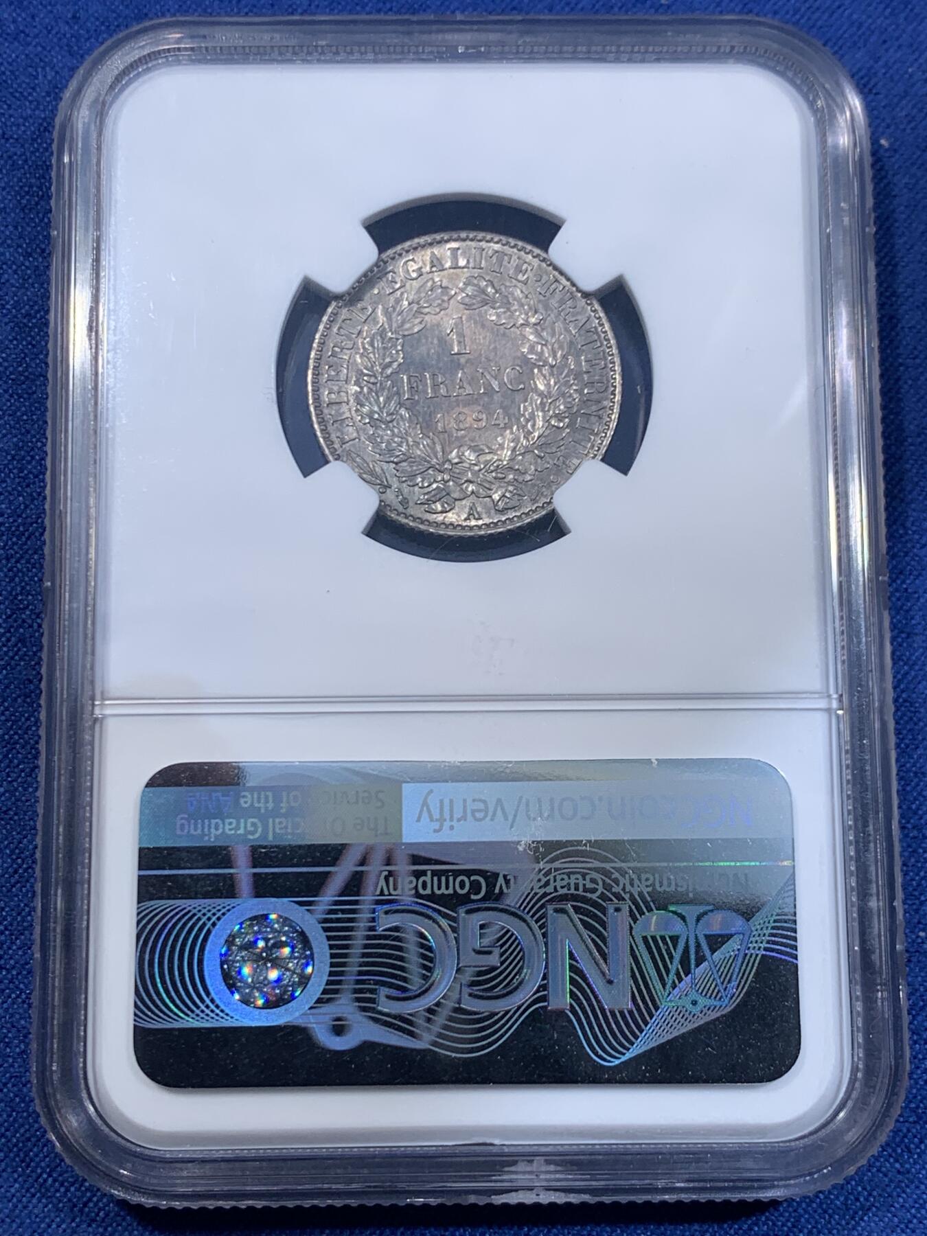 《竞宝斋》第477场 周日，周一 2场连拍 （全场包邮）欢迎送拍 NGC MS63 法国1894A谷物女神1法郎银币 原光未流通，实物很好，背面有种很漂亮少见的靛蓝彩，难得好品。