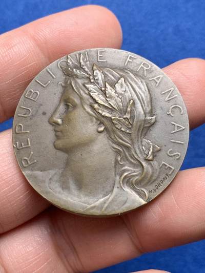 《竞宝斋》第477场 周日，周一 2场连拍 （全场包邮）欢迎送拍 - 法国海洋与殖民联盟纪念铜章 30.3克 40.2mm 三角铜标