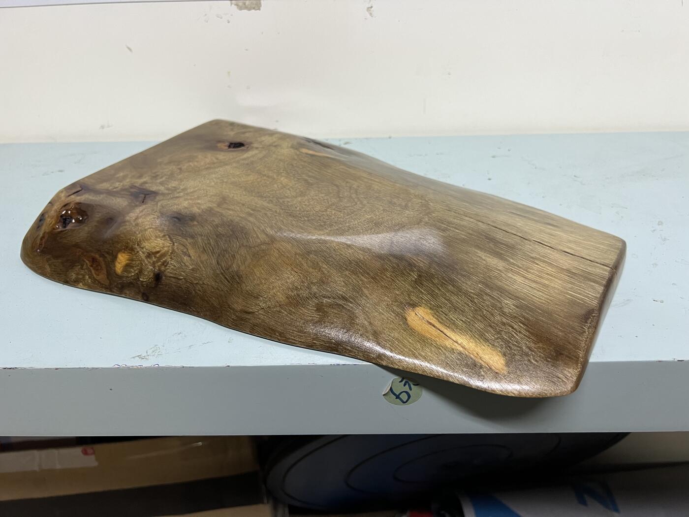 零元拍：NO5-7金丝楠干泡台茶盘 金光闪闪。尺寸约：34/24/15/2.8CM。  天然木料有裂，有瑕疵，介意勿拍。