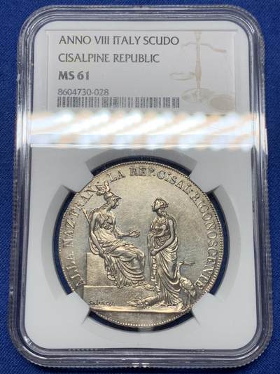 《竞宝斋》第477场 周日，周一 2场连拍 （全场包邮）欢迎送拍 - NGC MS61 意大利共和8年1800年 阿尔卑斯山南共和国1斯库多大银币，短暂的共和国，大名誉品，拿破仑系列与意大利的交融。此品种常见丰饶角弱打，此枚全深打，极其难得。艺术性绝佳的品种，外拍越来越贵