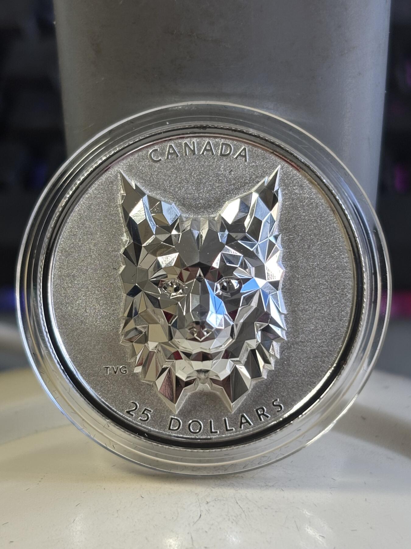 第197期拍卖 加拿大2020年多边立体高浮雕动物系列猞猁纪念银币，9999银，发行2500套