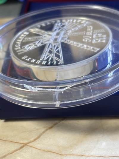 法国2009年巴黎埃菲尔铁塔120周年5盎司加厚银币，950银，163.8克，发行1000枚，塑料盒有裂痕