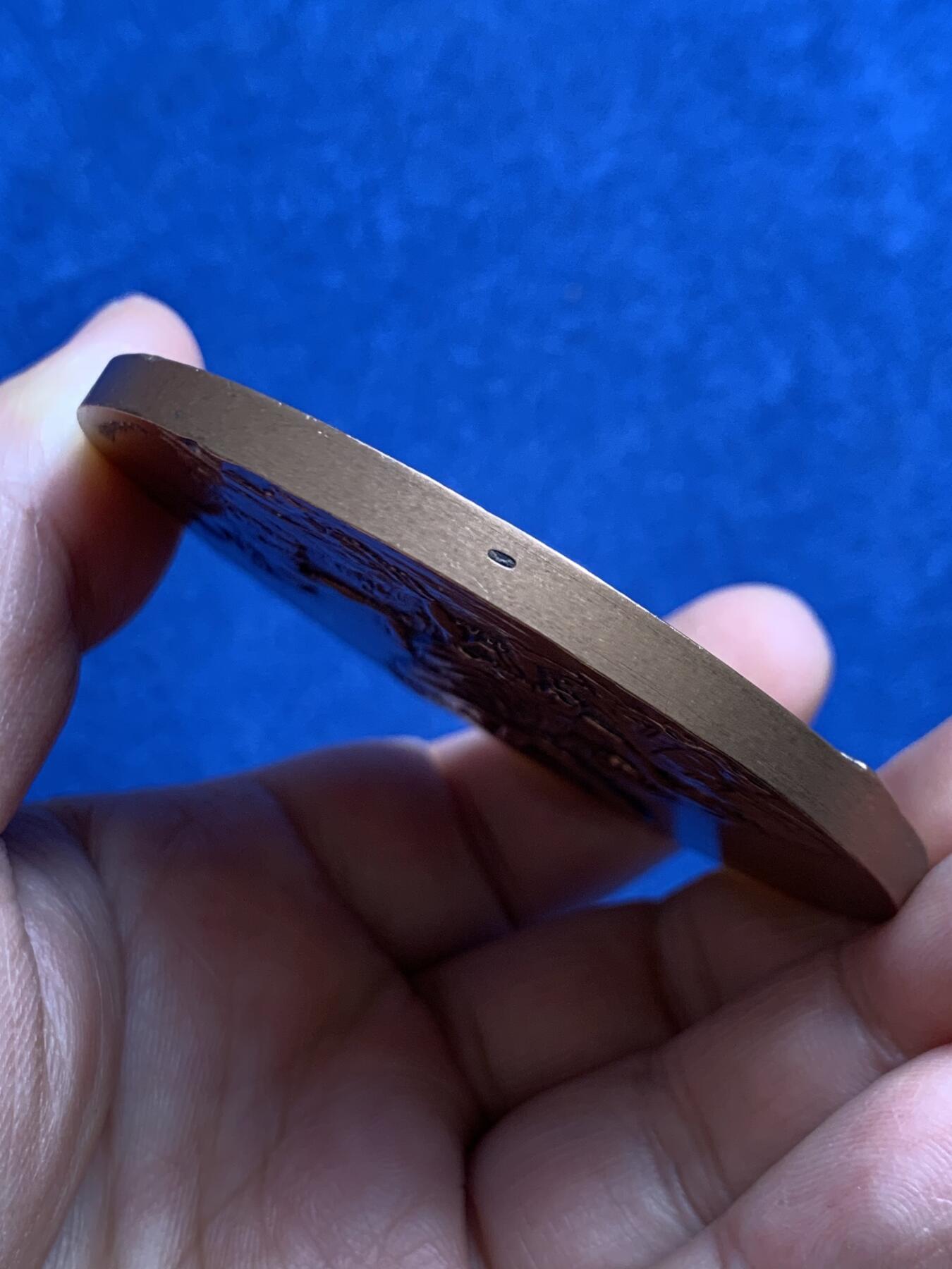 《竞宝斋》第477场 周日，周一 2场连拍 （全场包邮）欢迎送拍 名家乔治·安德烈·布鲁内作女神沐浴更衣大铜章 147.8克 67.5mm 带盒