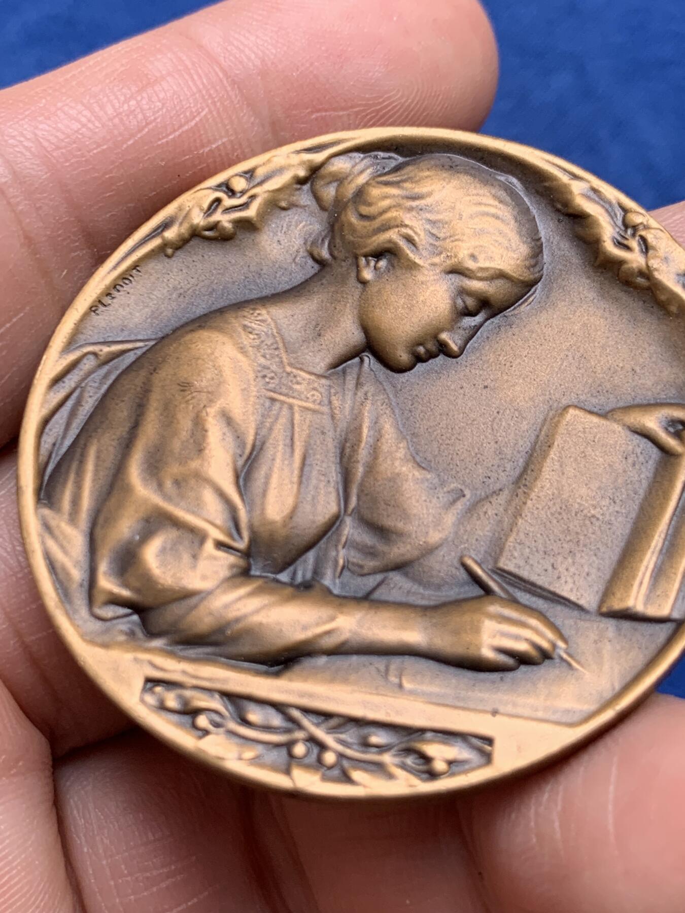 《竞宝斋》第477场 周日，周一 2场连拍 （全场包邮）欢迎送拍 法国会计协会纪念铜章 高浮雕 42.3克 45.6mm 三角铜标