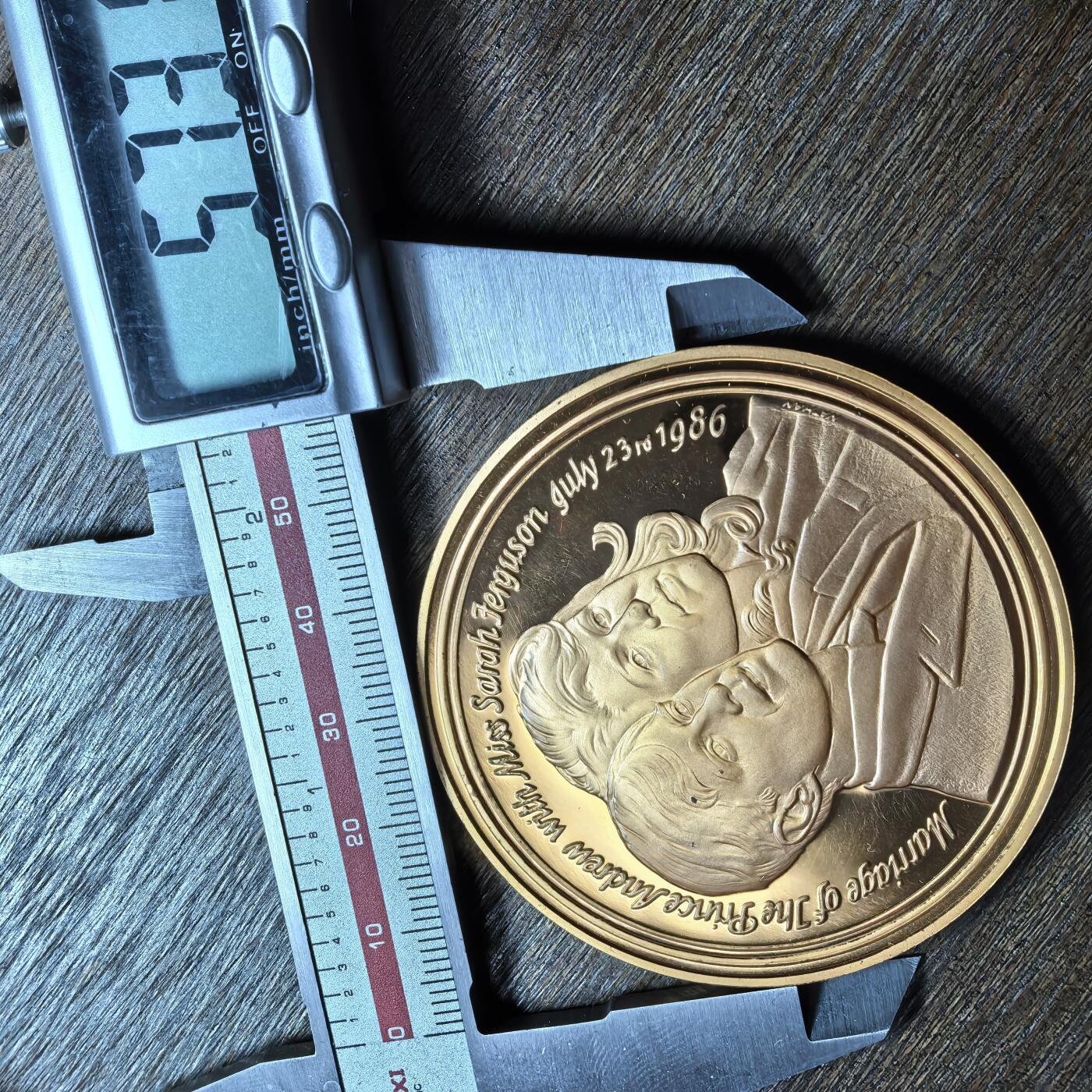 1986年英国安德鲁王子与莎拉·弗格森大婚纪念铜章
