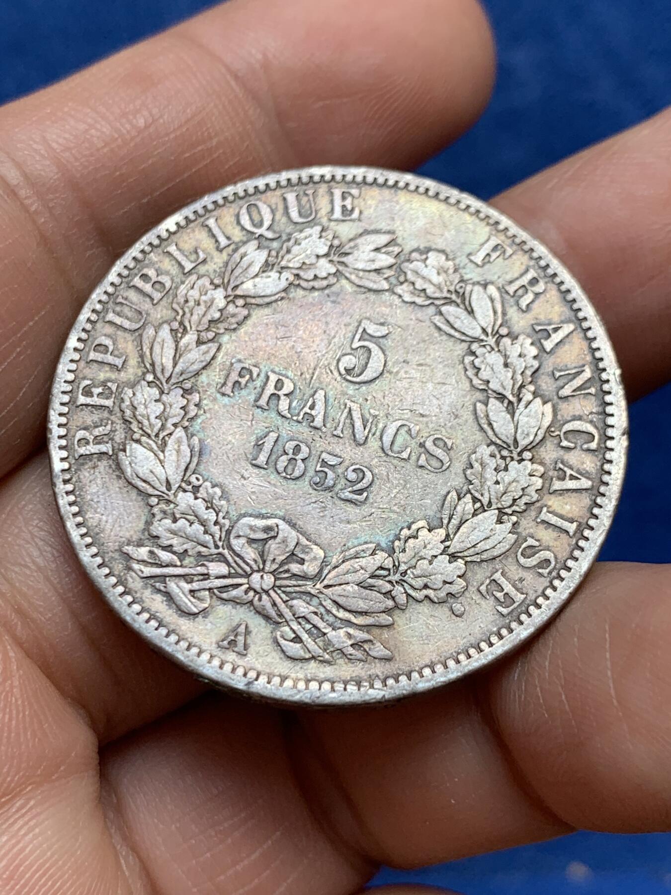 《竞宝斋》第477场 周日，周一 2场连拍 （全场包邮）欢迎送拍 法国1852年A版拿破仑三世无冠版5法郎银币 边缘有焊接痕迹
