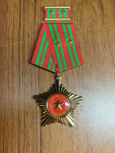 蜀地medal 2026春季精品专场 第5场 - 越南二级军功勋章 多授予为越南军队做出巨大贡献的人，没有军衔等级限制但很难获得，越军在国际比武中拿到靠前的名次才获得了三级军功勋章