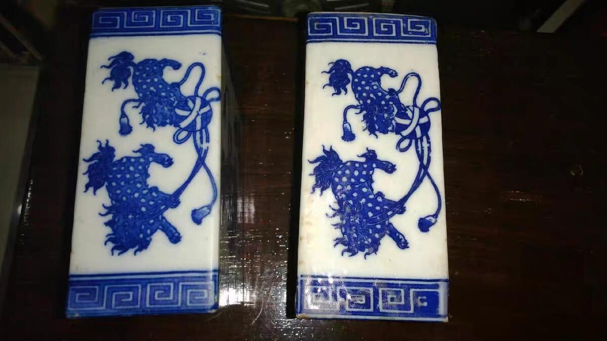 清代青花狮子绣球牡丹花脉枕一对