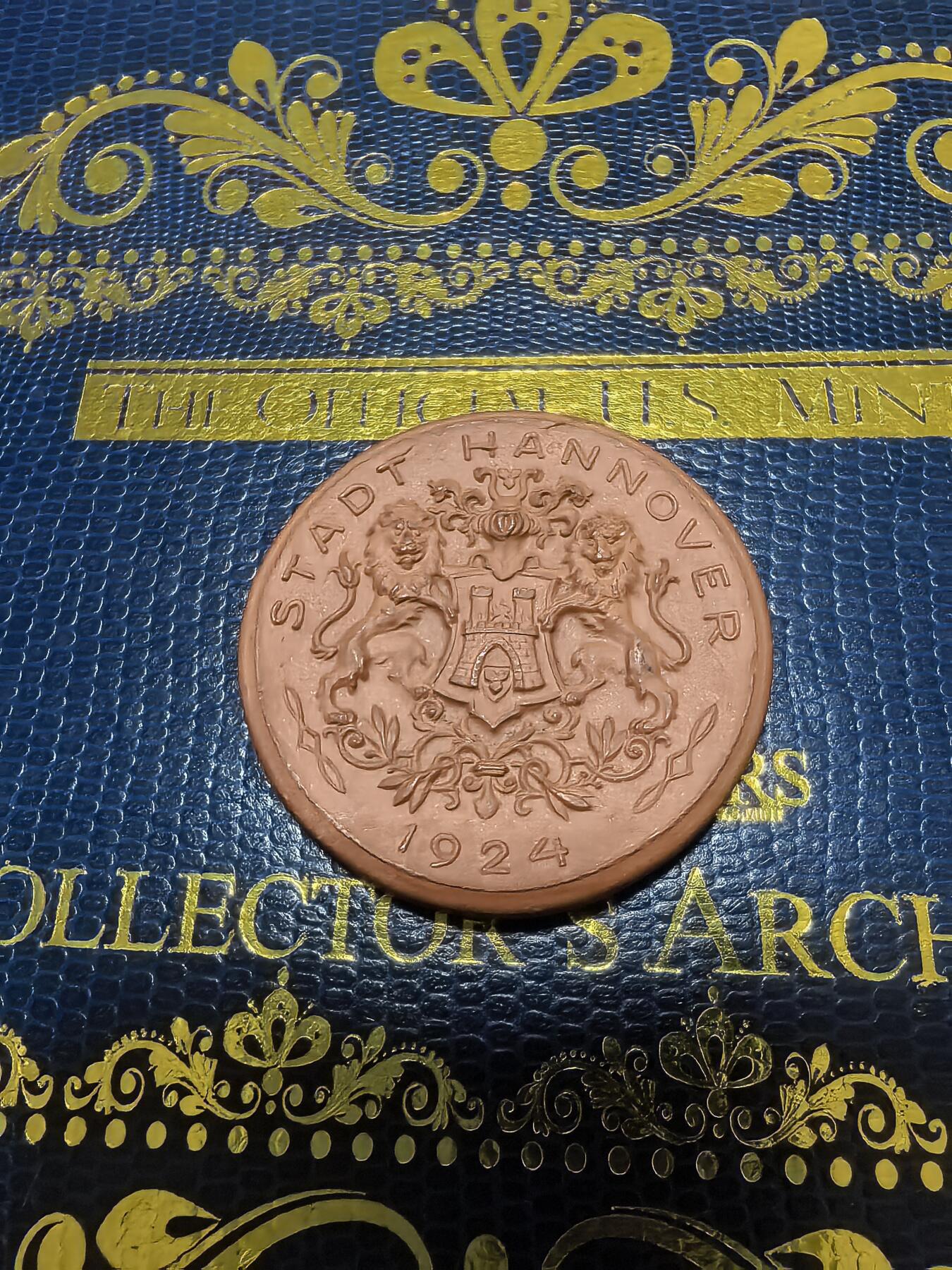 长老汇马年精选第十六场拍卖 1924德国汉诺威新市政厅陶土纪念章，13.71克，40MM