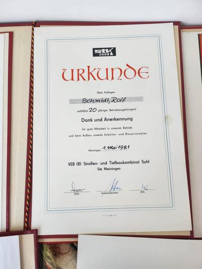 南水社第5次拍卖  东德（DDR）罗尔夫·施密特柏林建设者全套荣誉证书与上面国家铜煎蛋证书为一人（1969-1981）原品一套