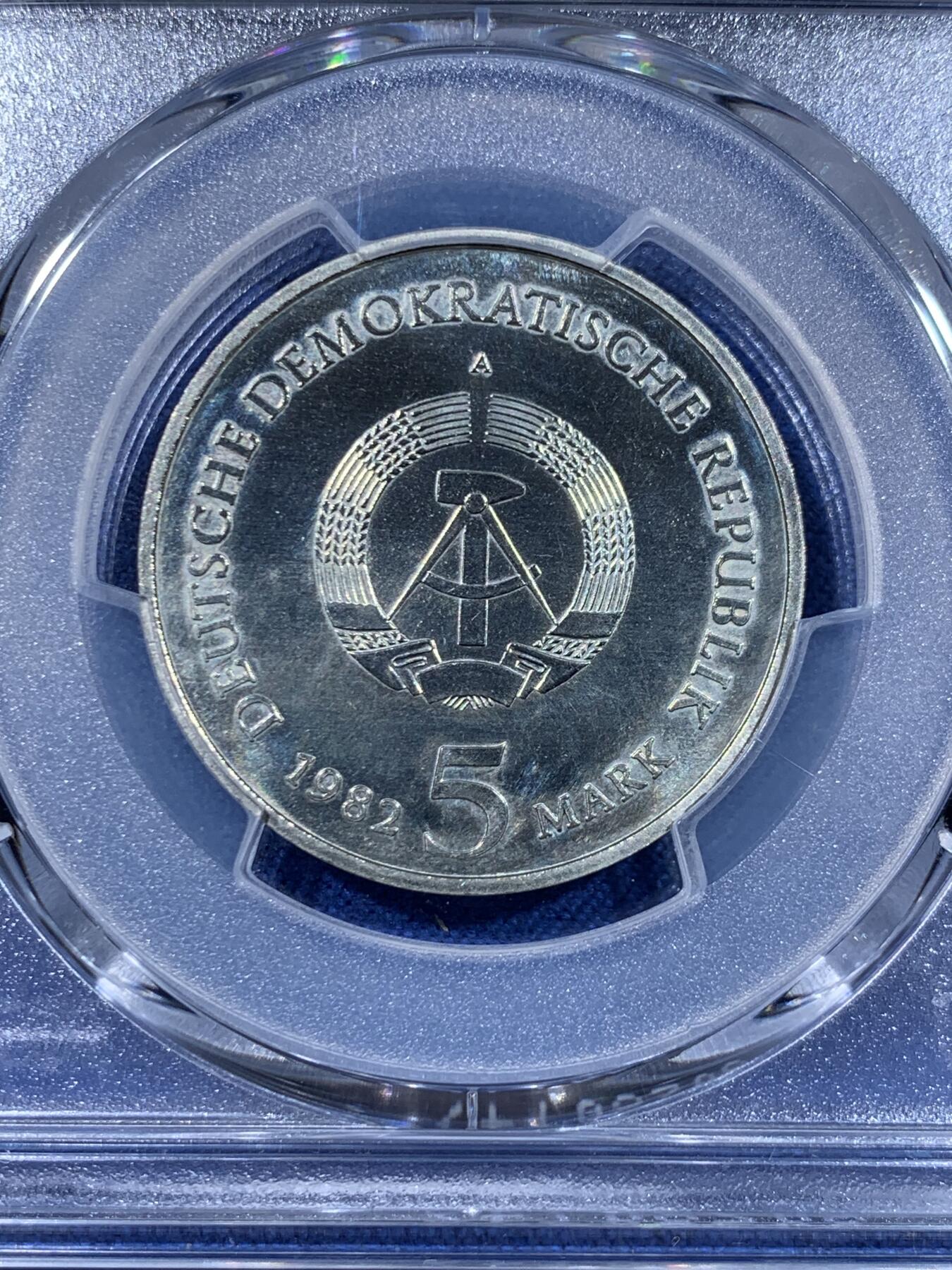 《竞宝斋》第477场 周日，周一 2场连拍 （全场包邮）欢迎送拍 PCGS UNC 东德1982年图林根州艾森纳赫的Wartburg城堡5马克纪念币