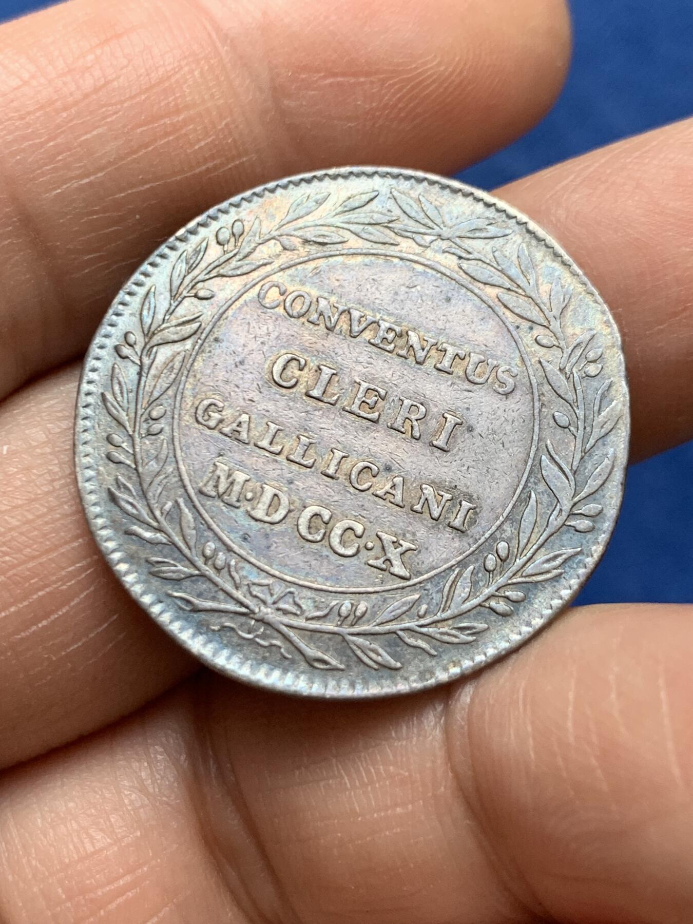 《竞宝斋》第477场 周日，周一 2场连拍 （全场包邮）欢迎送拍 法国1710年教士大会银质代币，8.07g，29.8mm