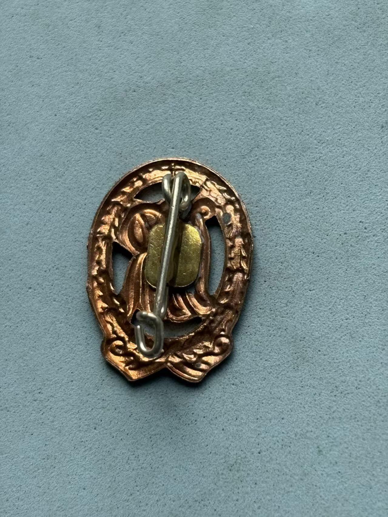 盛世勋华——号角文化勋章邮票专场拍卖第313期 东德铜级体能奖章 略章