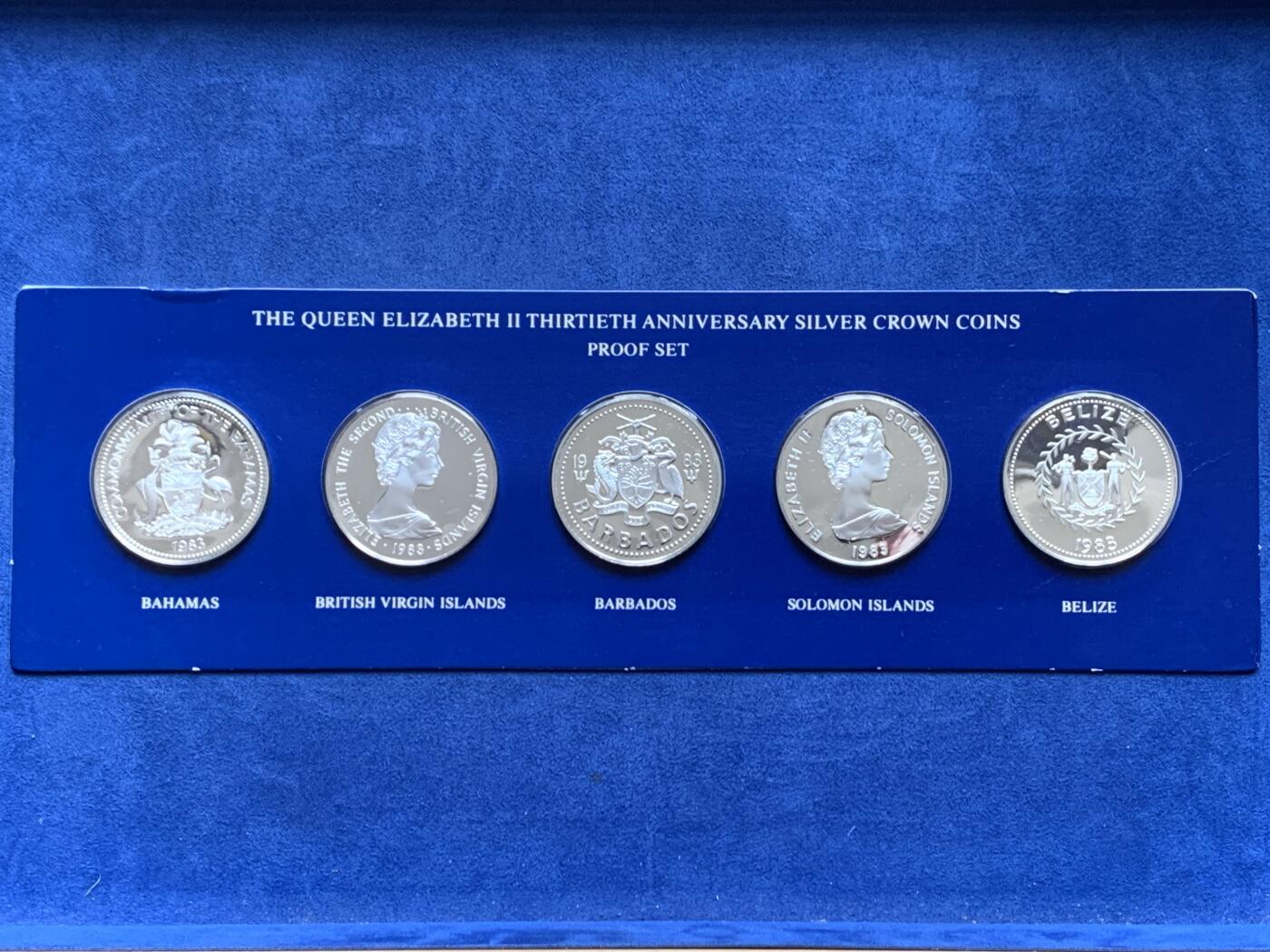 《竞宝斋》第477场 周日，周一 2场连拍 （全场包邮）欢迎送拍 加勒比5个英联邦国家1983年5枚精制克朗银币套 伊丽莎白二世女王加冕30周年纪念 小于4千套 盒证全 富兰克林造币出品