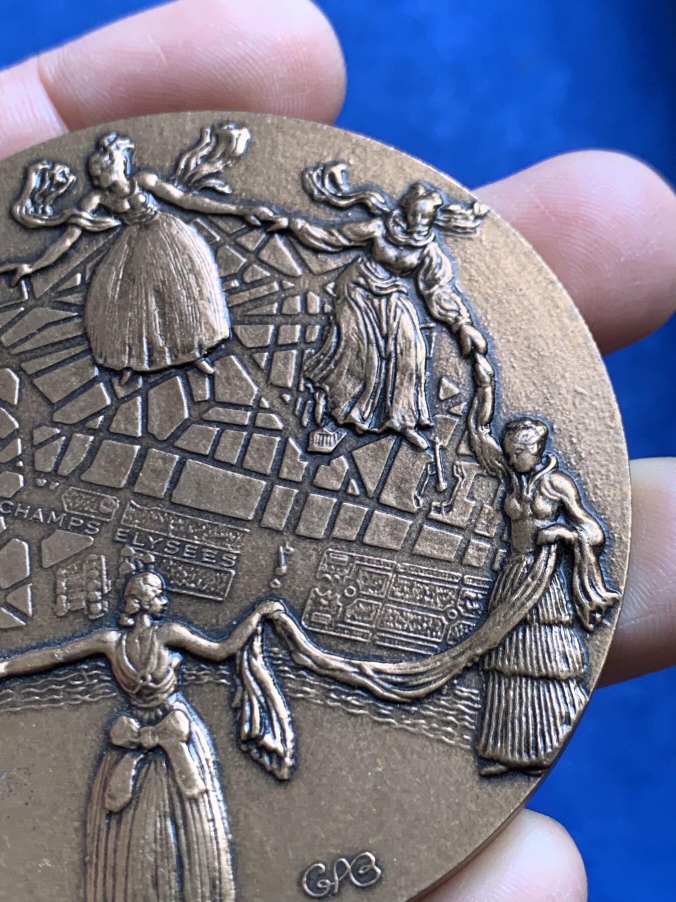 《竞宝斋》第477场 周日，周一 2场连拍 （全场包邮）欢迎送拍 名家乔治·安德烈·布鲁内作女神沐浴更衣大铜章 147.8克 67.5mm 带盒