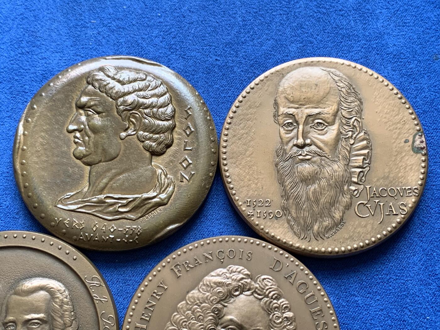 《竞宝斋》第477场 周日，周一 2场连拍 （全场包邮）欢迎送拍 四枚一组 法国信托投资局纪念大铜章 总重518克 直径约为59mm