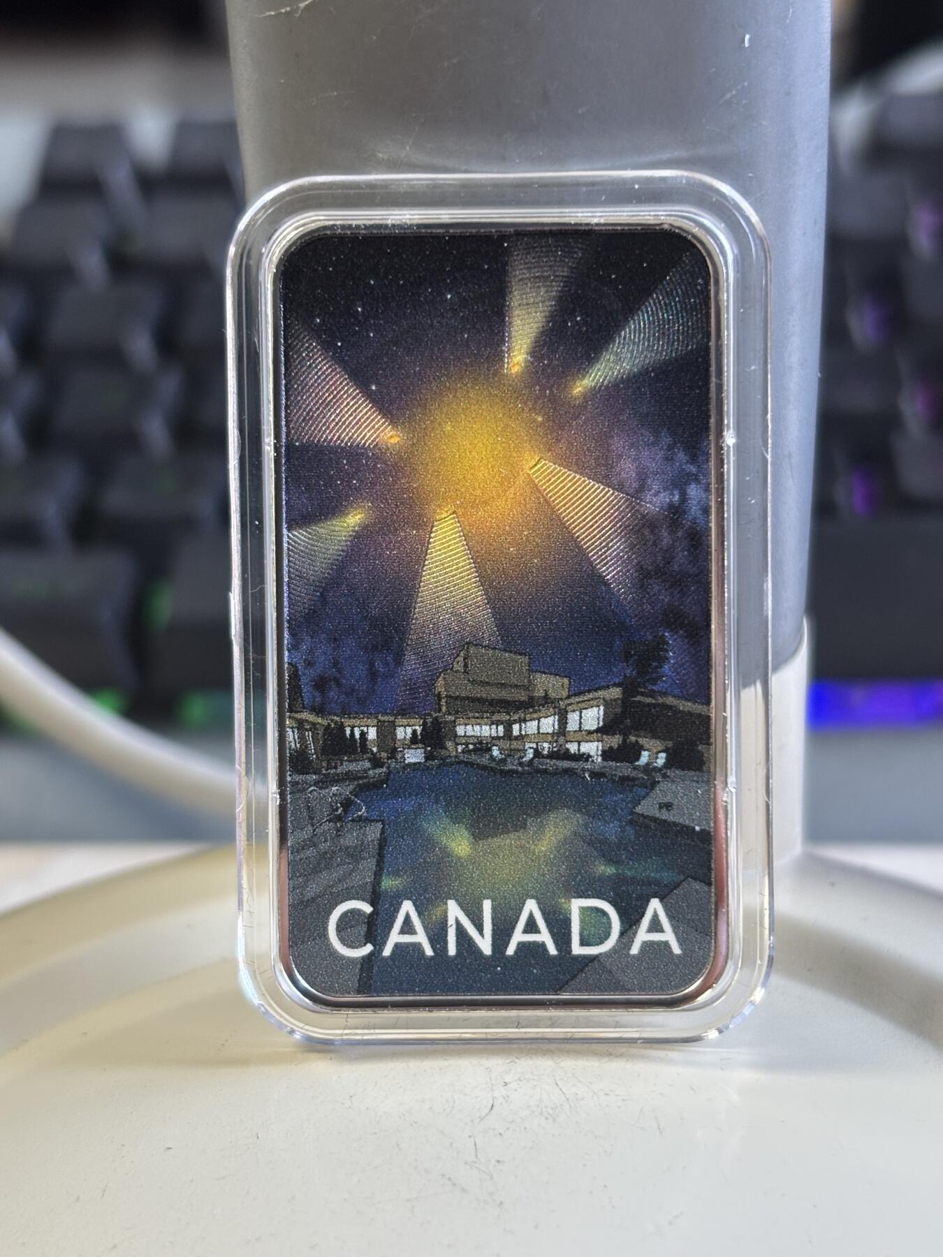 第197期拍卖 加拿大2021年UFO系列4蒙特利尔事件夜光纪念彩银币,9999银，发行5000枚