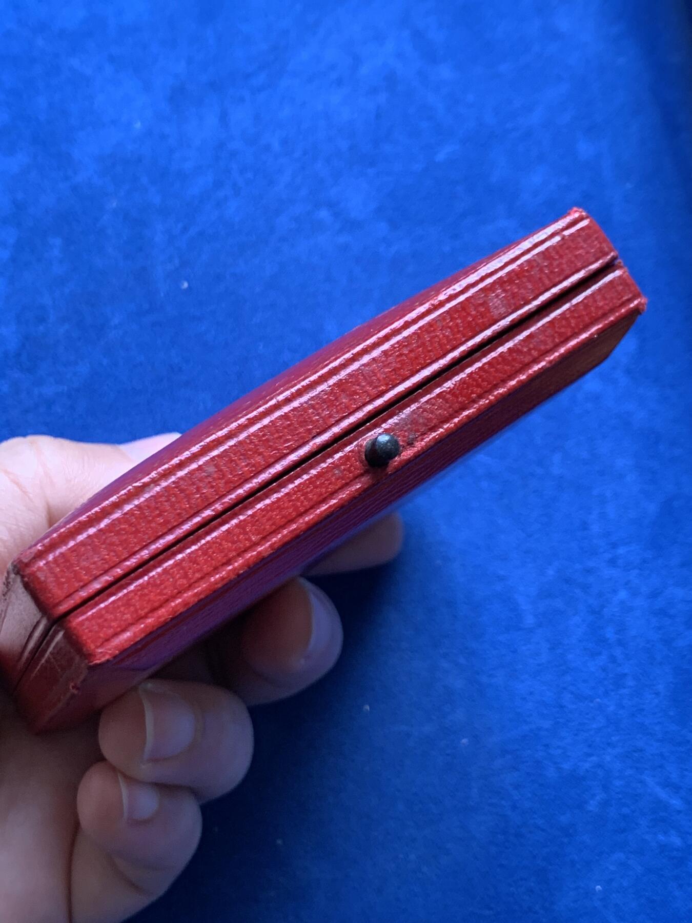 《竞宝斋》第477场 周日，周一 2场连拍 （全场包邮）欢迎送拍 英法握手主题大铜章，寓意友好合作，题材吉祥，139.2克，63.1mm，原盒（有损），收藏观赏俱佳