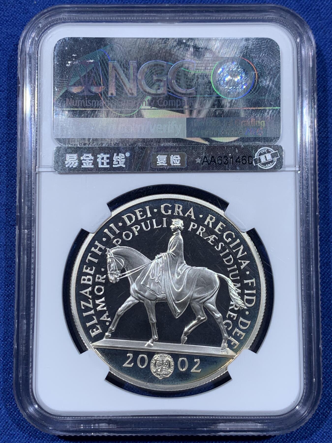 《竞宝斋》第477场 周日，周一 2场连拍 （全场包邮）欢迎送拍 NGC PF69UC 英国2002年纪念伊丽莎白女王加冕50周年（金禧年）精制银币，镜面高浮雕，采用了女王加冕冠冕形象及女王骑马图，面值5磅，28.28克，925银，英系经典题材，盒证齐全。
