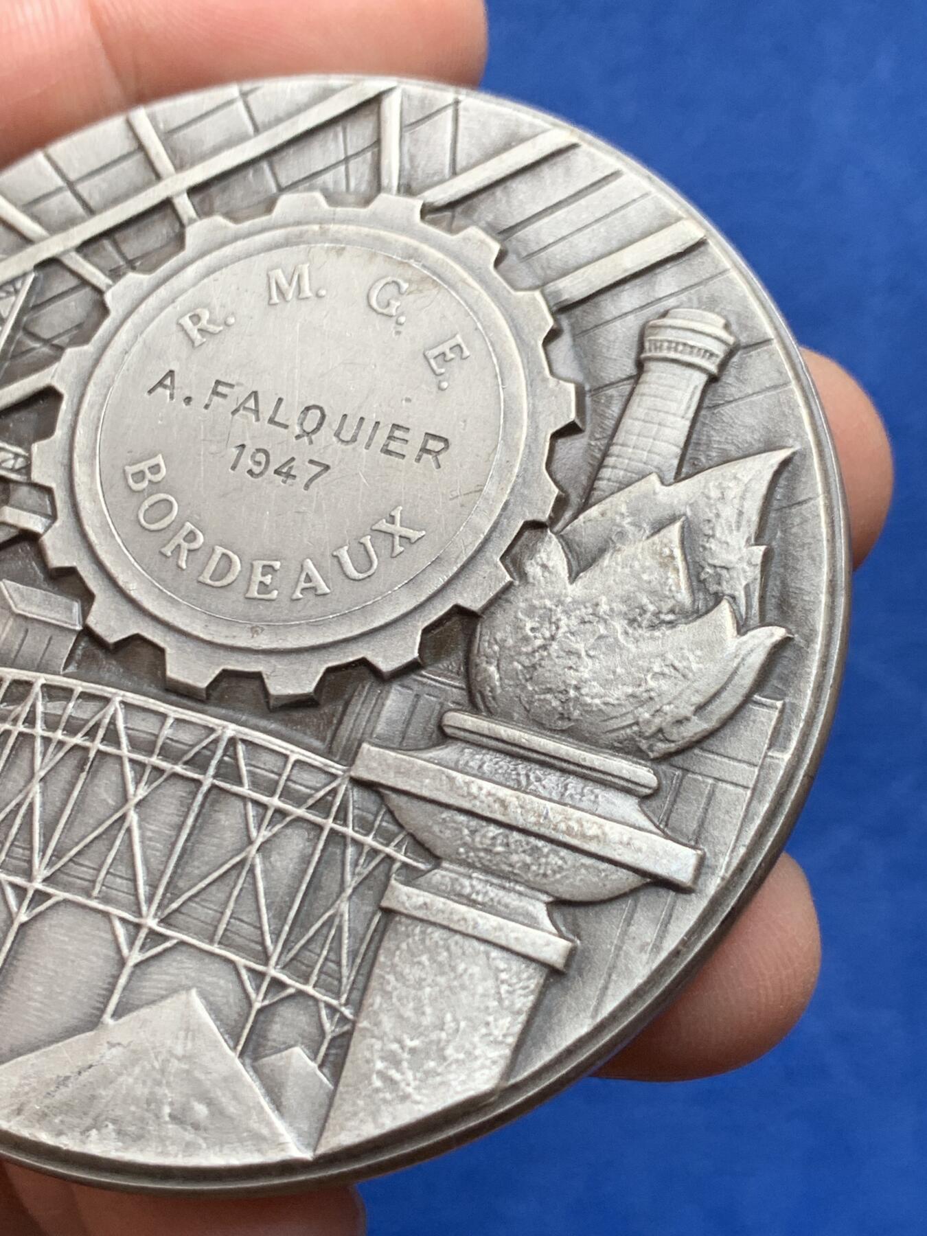 《竞宝斋》第477场 周日，周一 2场连拍 （全场包邮）欢迎送拍 法国波尔多地区电力协会纪念镀银铜章 173.6克 67.7mm 丰饶角铜标