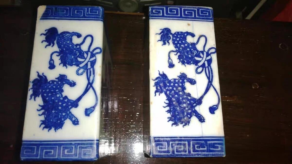 清代青花狮子绣球牡丹花脉枕一对